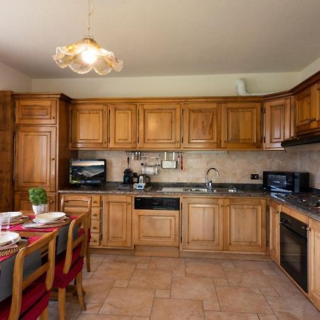 Villa Mara - Aosta - 200 Mq - Wifi - Jacuzzi - Parcheggio - Giardino Eksteriør billede