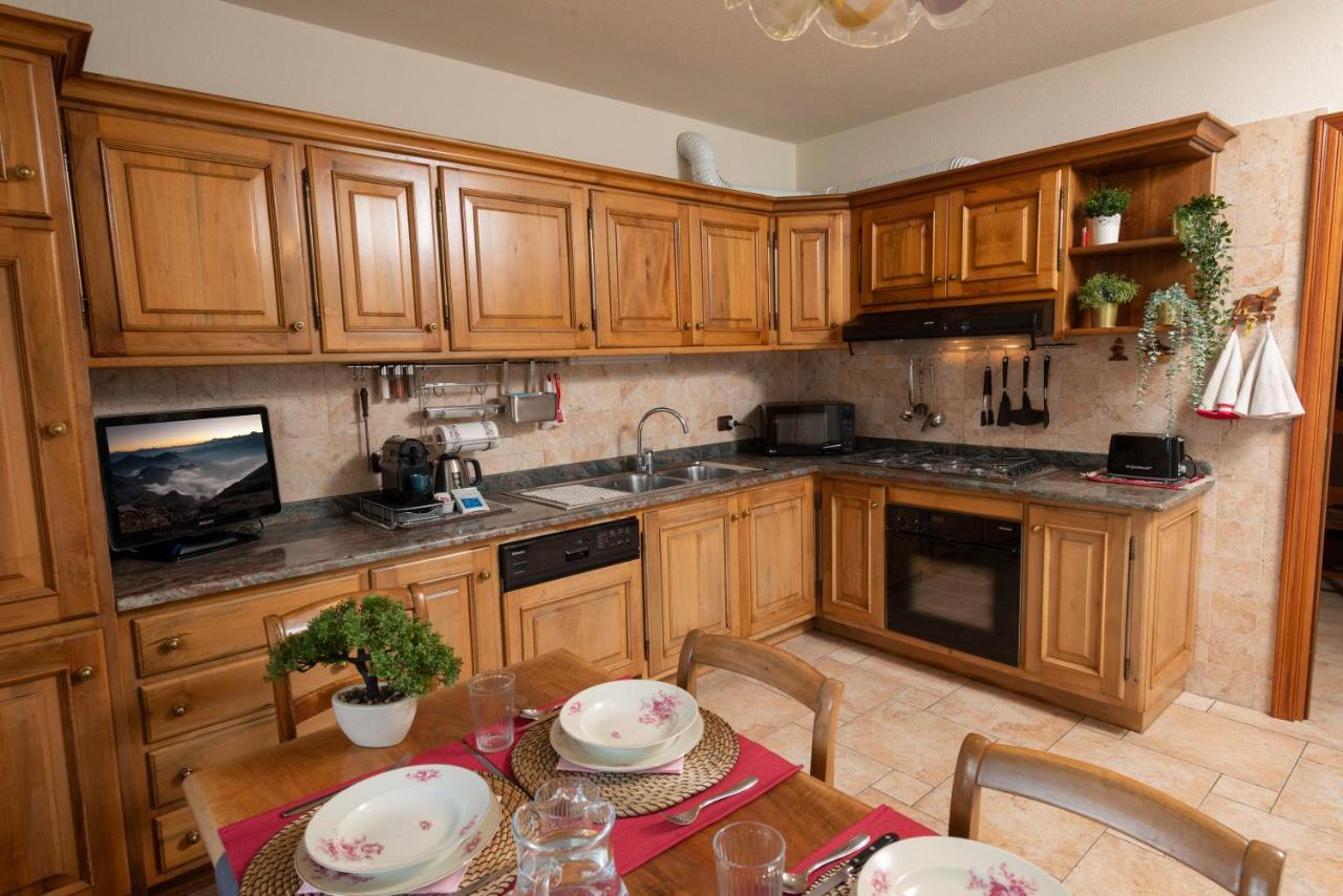 Villa Mara - Aosta - 200 Mq - Wifi - Jacuzzi - Parcheggio - Giardino Eksteriør billede