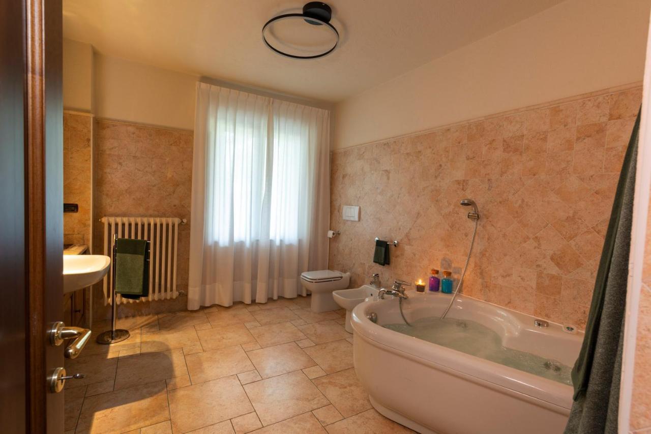 Villa Mara - Aosta - 200 Mq - Wifi - Jacuzzi - Parcheggio - Giardino Eksteriør billede