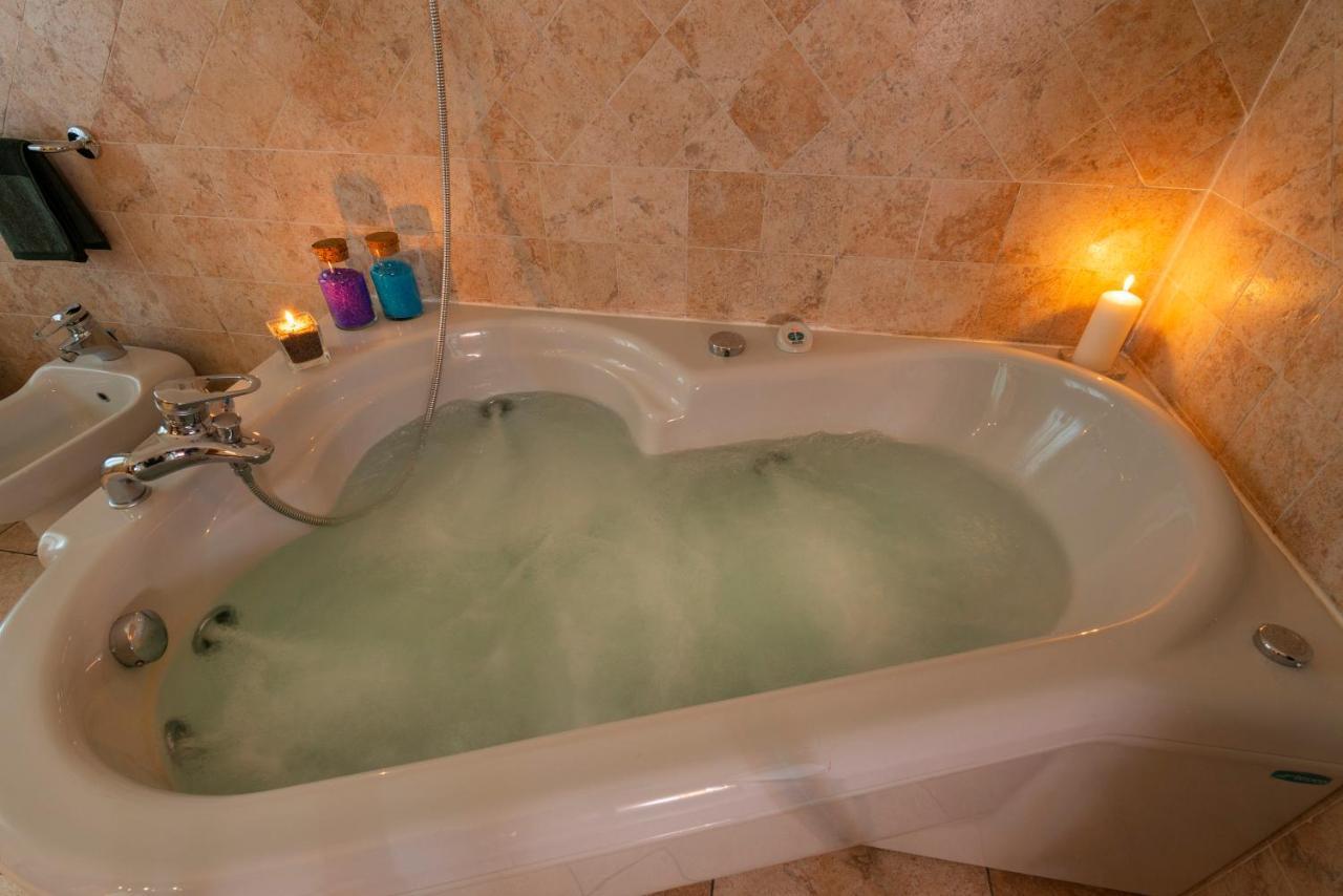 Villa Mara - Aosta - 200 Mq - Wifi - Jacuzzi - Parcheggio - Giardino Eksteriør billede