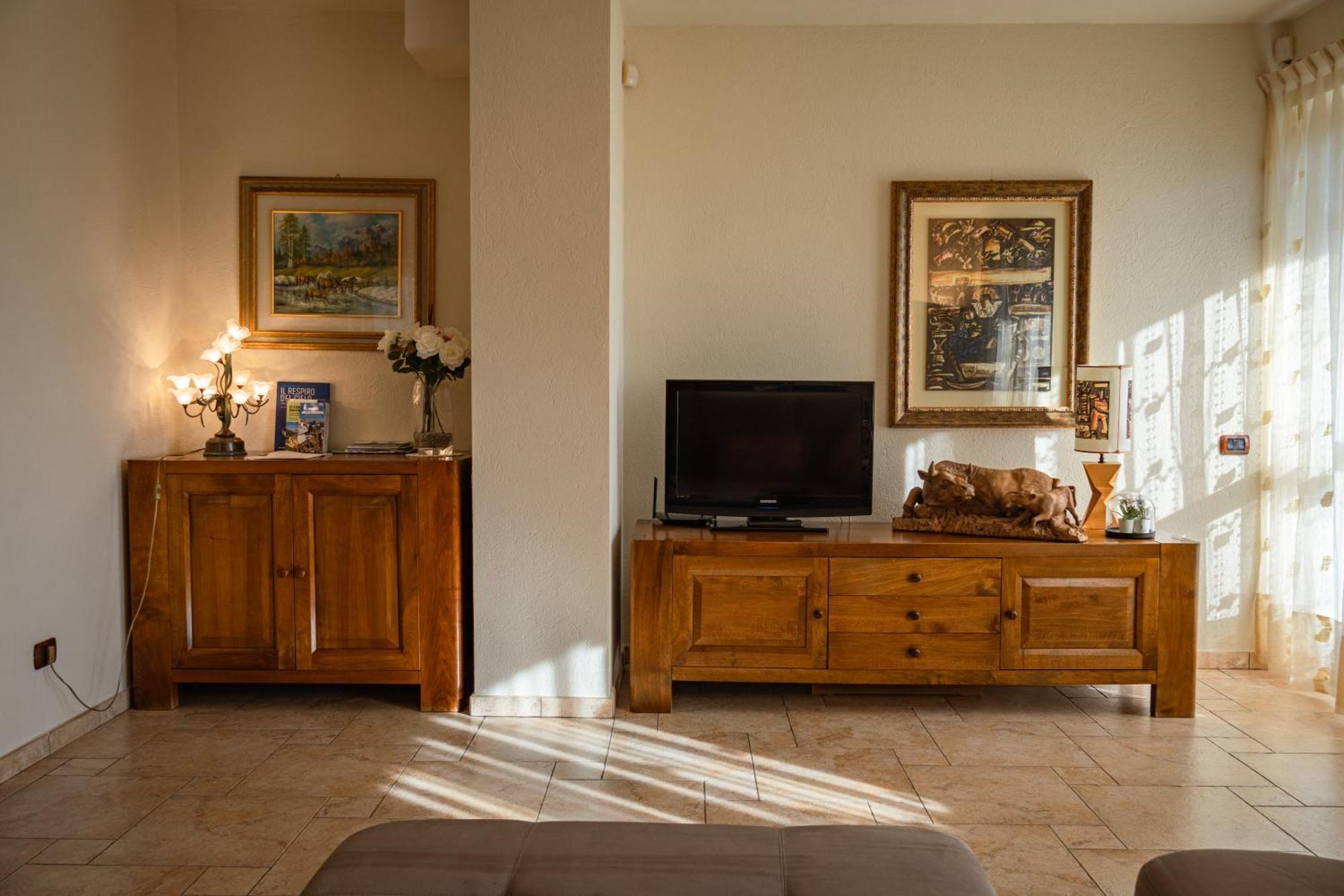 Villa Mara - Aosta - 200 Mq - Wifi - Jacuzzi - Parcheggio - Giardino Eksteriør billede