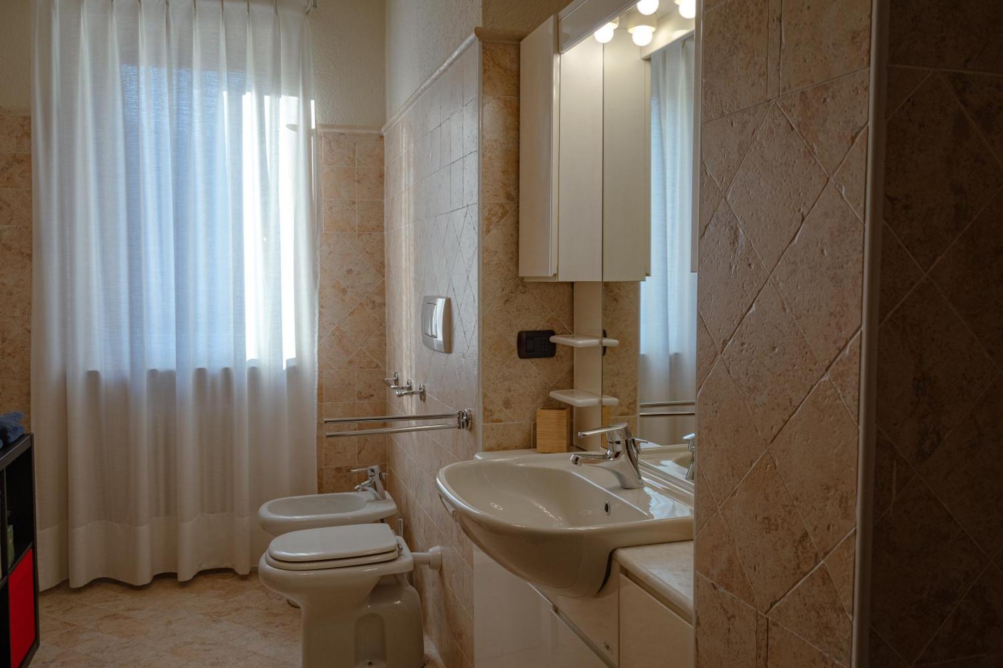 Villa Mara - Aosta - 200 Mq - Wifi - Jacuzzi - Parcheggio - Giardino Eksteriør billede