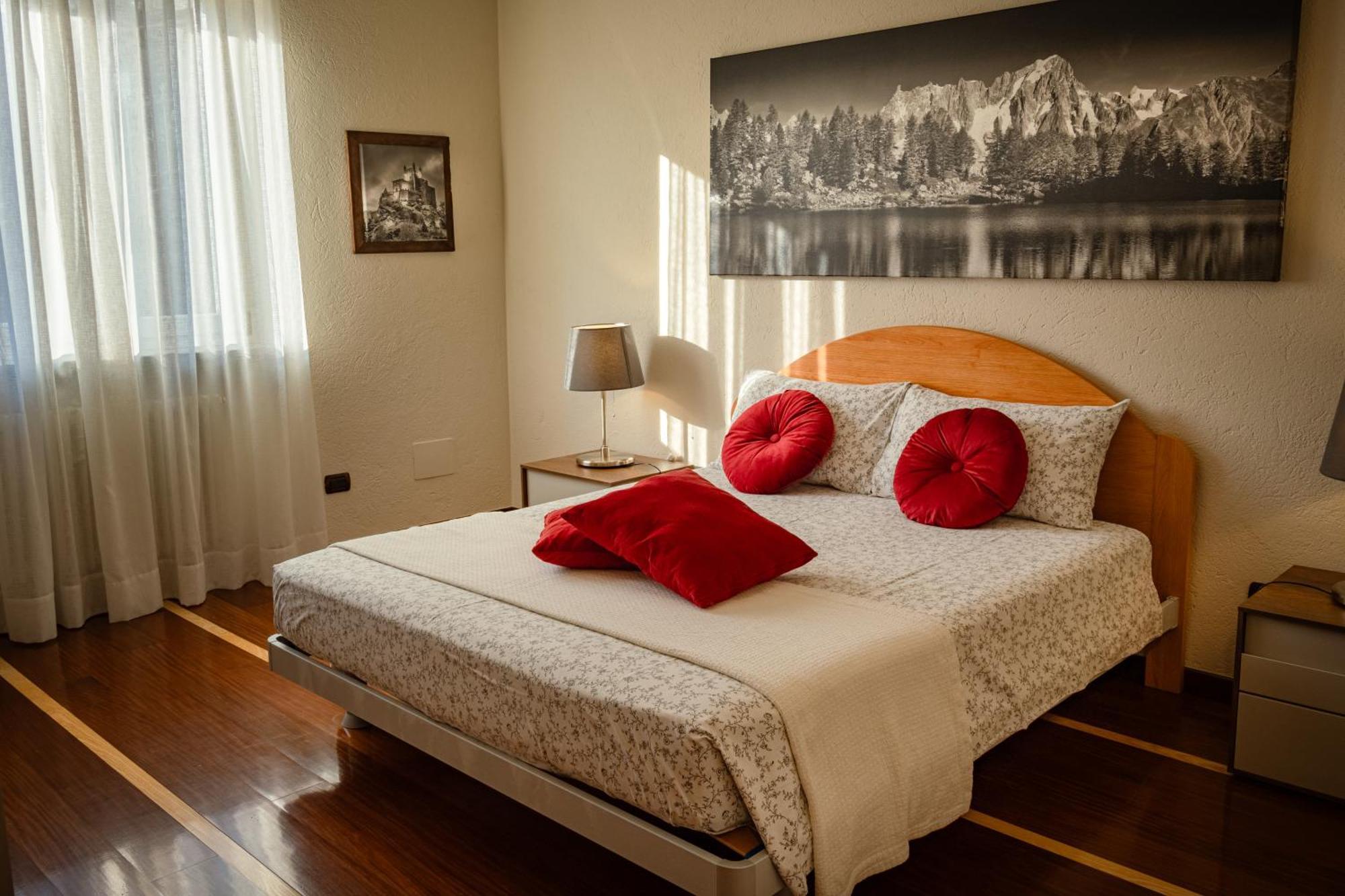 Villa Mara - Aosta - 200 Mq - Wifi - Jacuzzi - Parcheggio - Giardino Eksteriør billede